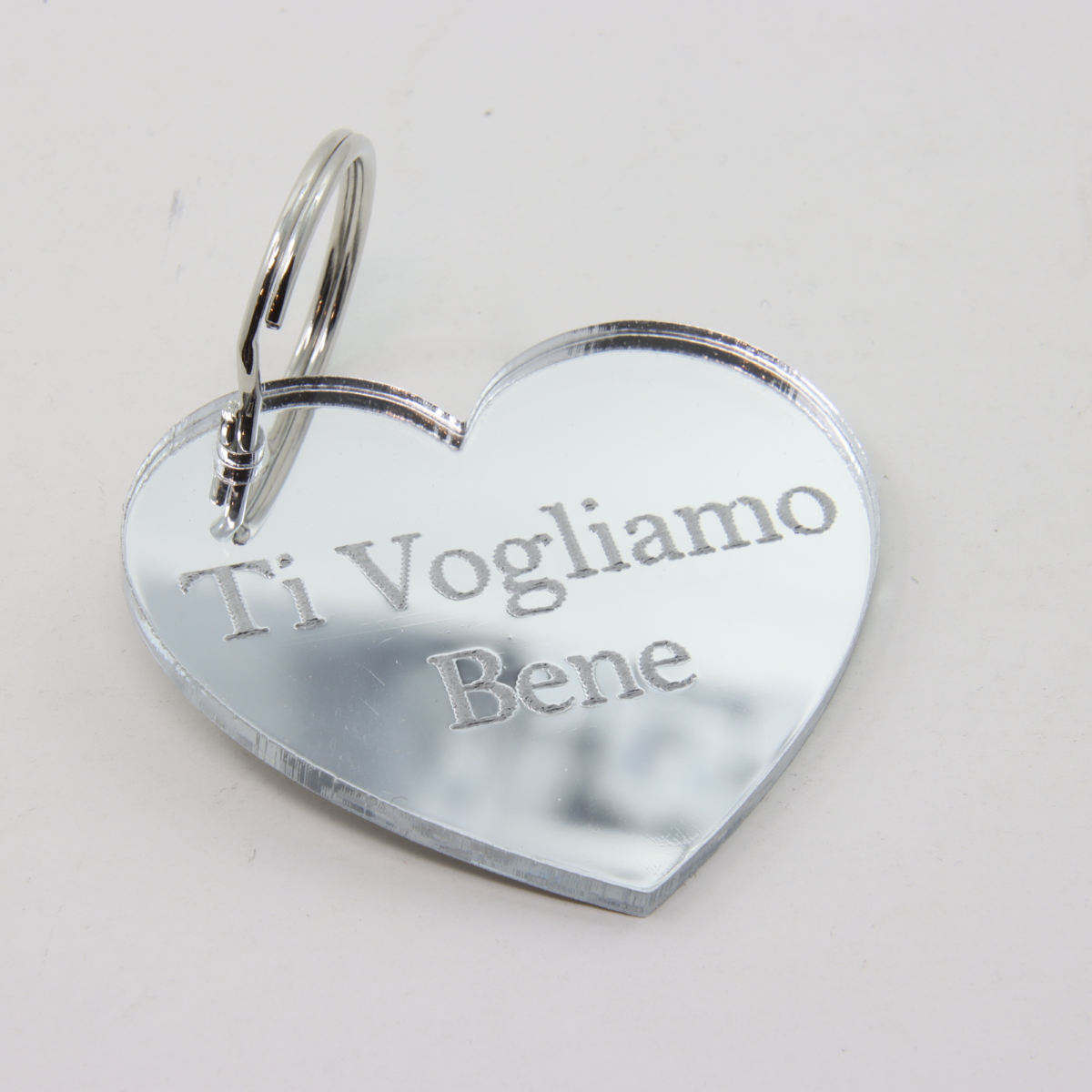 PORTACHIAVI IN PLEXIGLASS SPECCHIATO ARGENTO MM. 53 X 45 FORMA CUORE VAR. 01