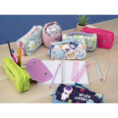 BUSTINA PORTAPENNE SQUISHY BAG COLOURBOOK SPACE ADVENTURE