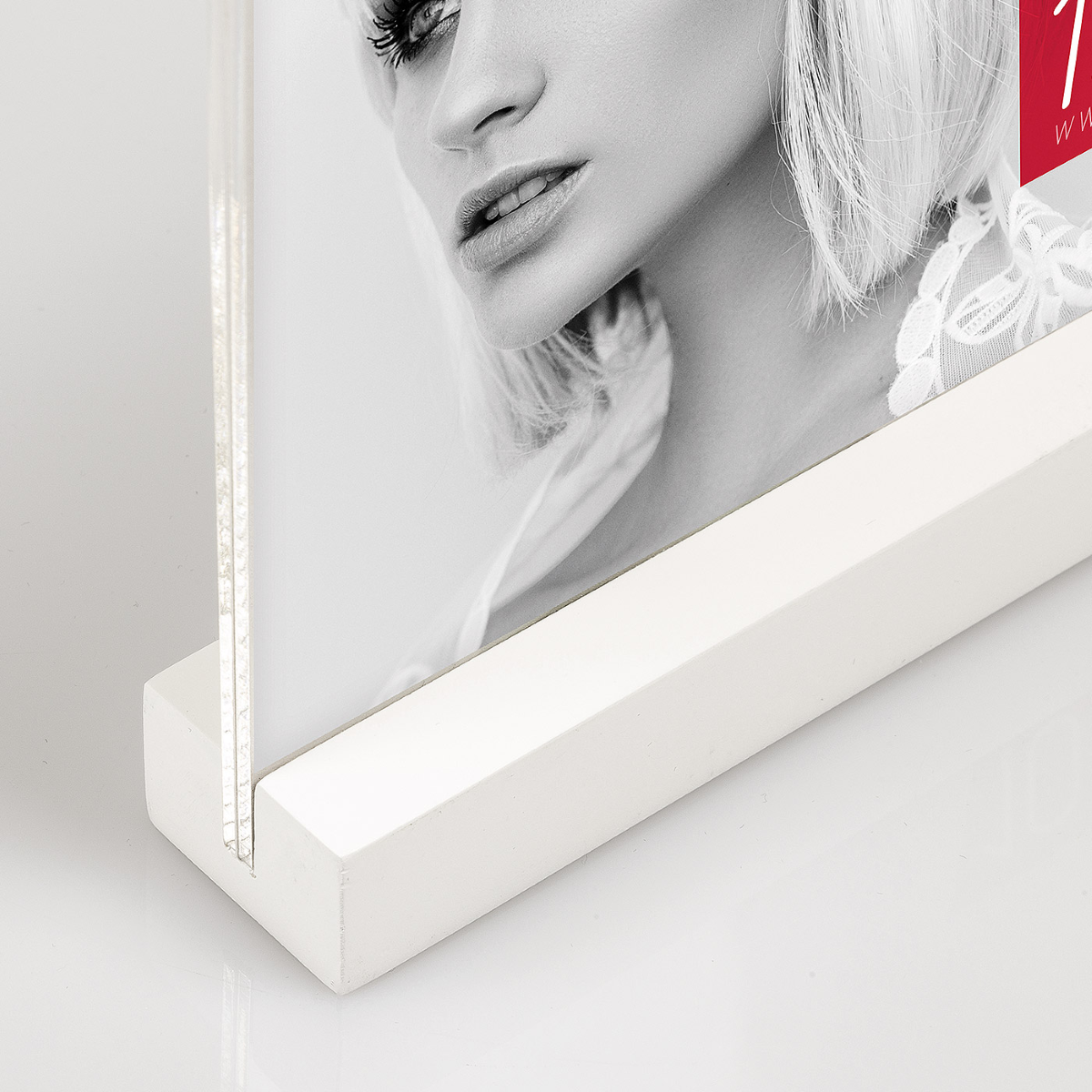 CORNICE DRESDA WHITE IN ACRILICO E LEGNO CM. 13 X 18 ART. AQ657W