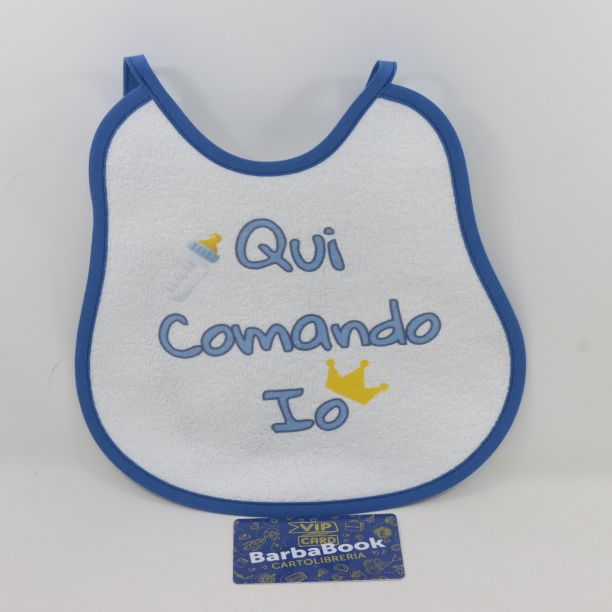BAVAGLINO BIMBO CON LACCETTI BORDO BLU QUI COMANDO IO