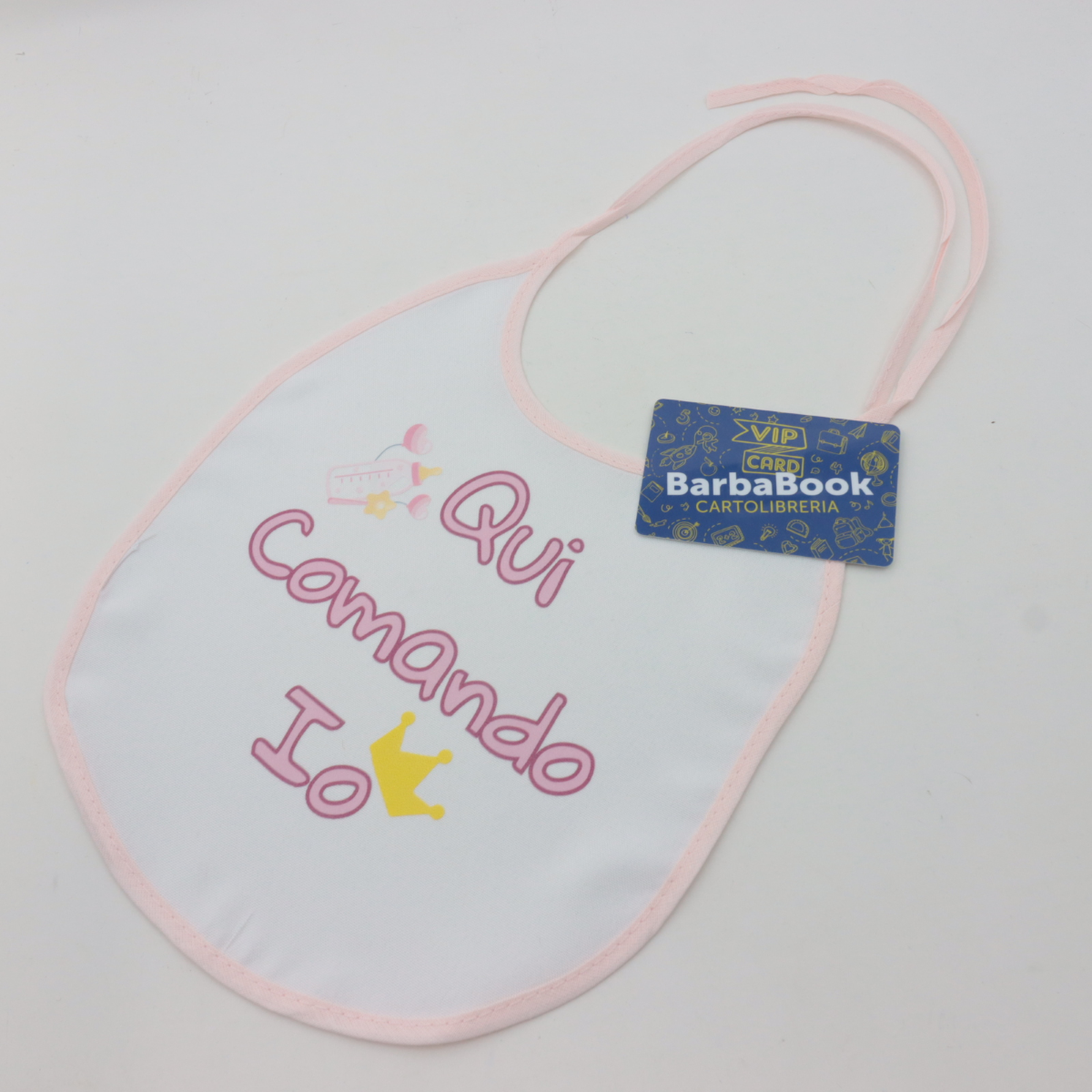 BAVAGLINO BIMBO CON LACCETTI QUI COMANDO IO BORDO ROSA ART. BAVEBIRO
